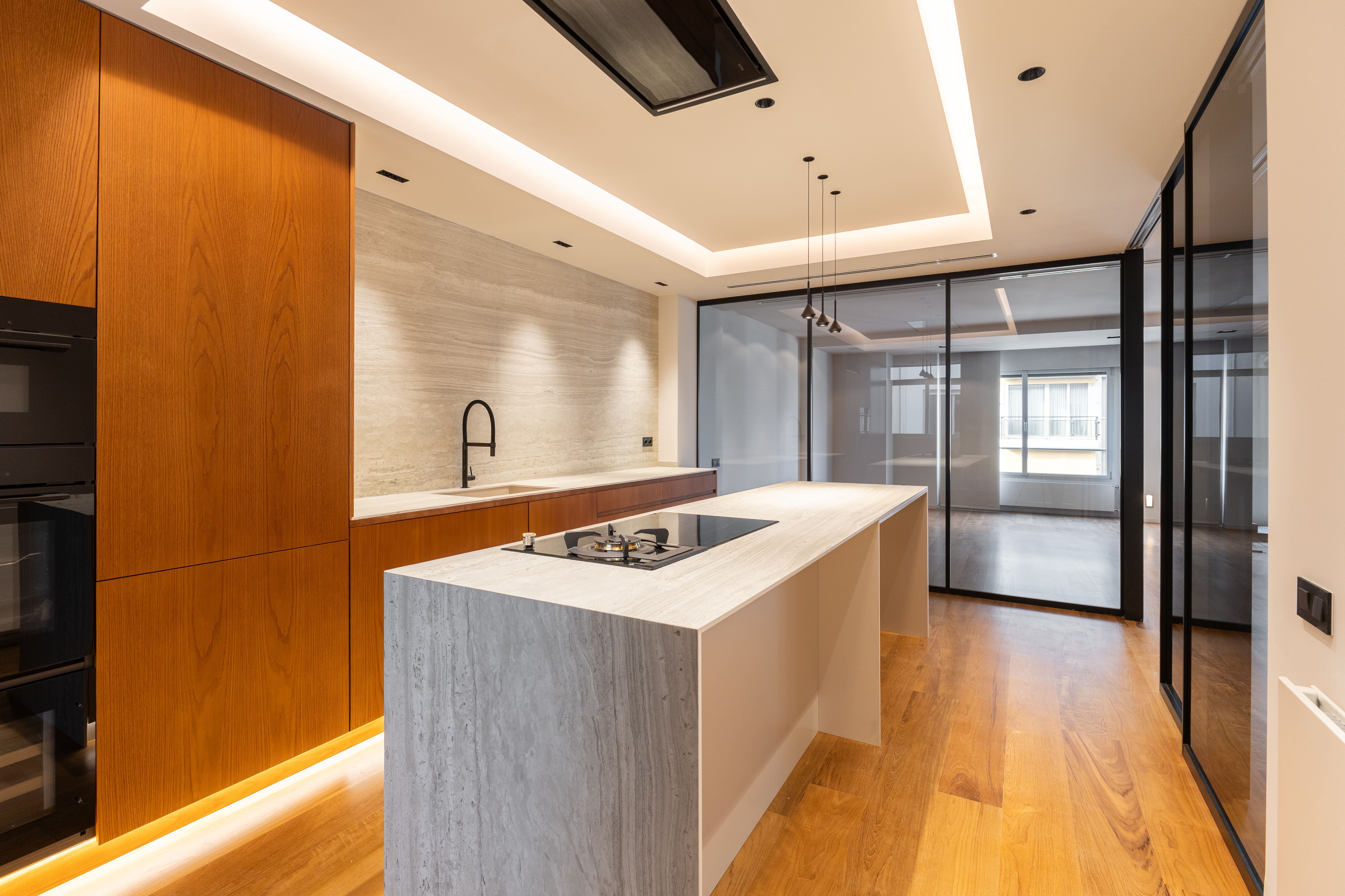 La cocina de una casa ubicada en Ciutat Vella, en el corazón de Valencia, y valorada en 1.35 millones de euros