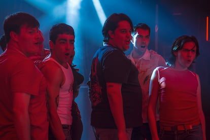 Omar Ayuso, Carlos González y Yeni, en un momento para el primer capítulo de 'Mariliendre'.