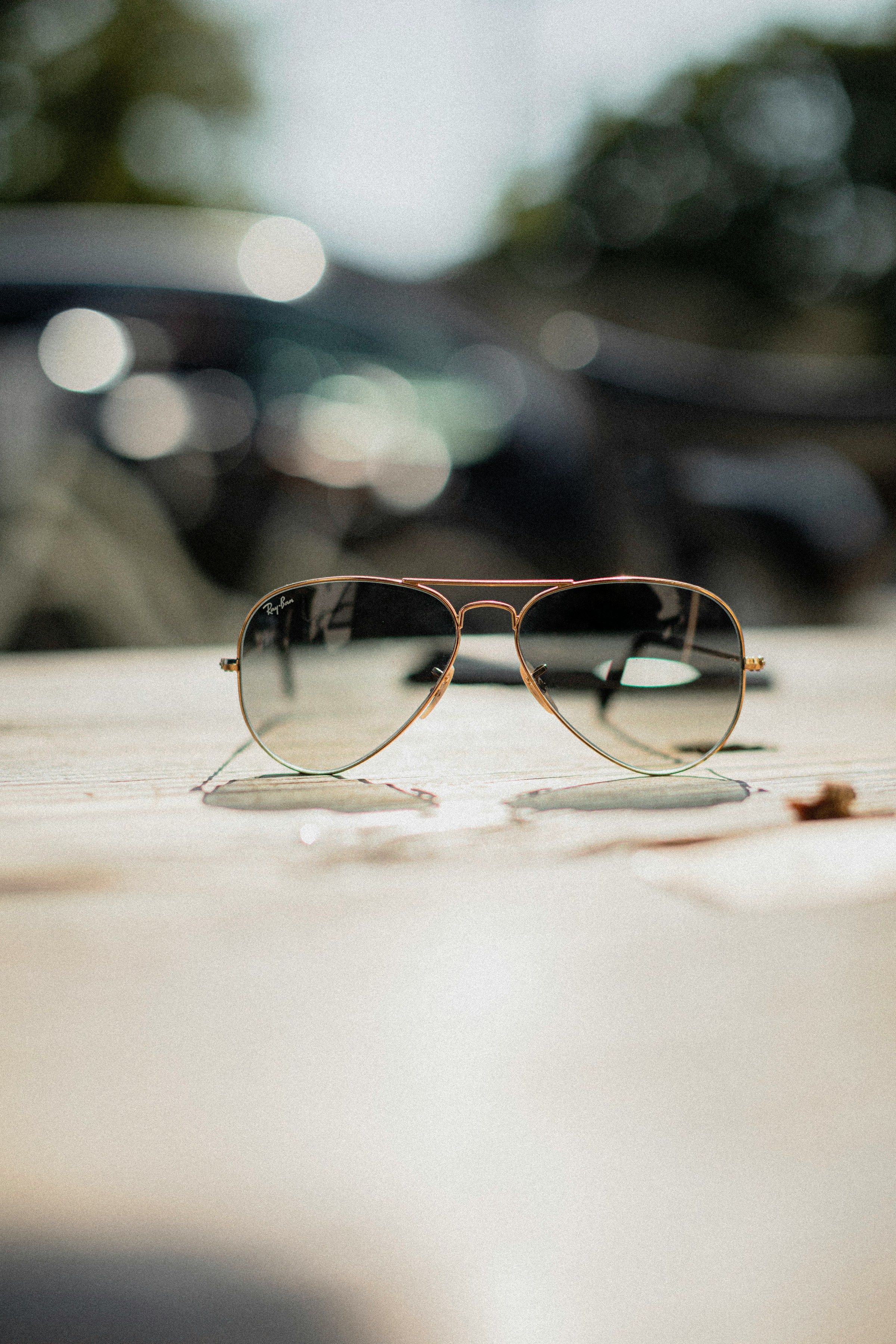 La aparición de Tom Cruise en 'Top Gun' con las gafas Aviator Ray-Ban catapultó su popularidad y las convirtió en un ícono de la moda