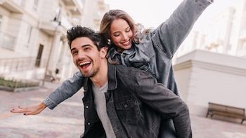 Las personas casadas informan un