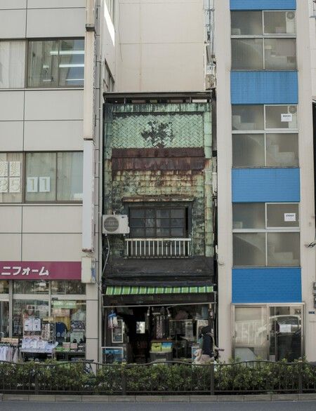 Entre edificios más nuevos 14325463977