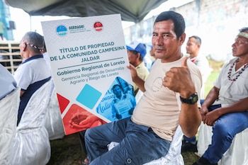 Miembros de comunidades nativas de