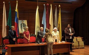 El UCV ofrece un pedido de 300 años para suministrar, Joy y Rafael Cadenas El UCV ofrece un pedido de 300 años para suministrar, Joy y Rafael Cadenas