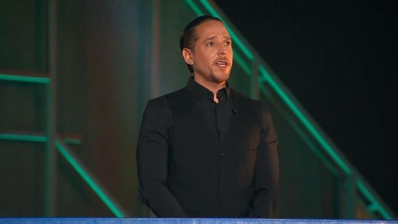 Matías Vega in Honor Word
