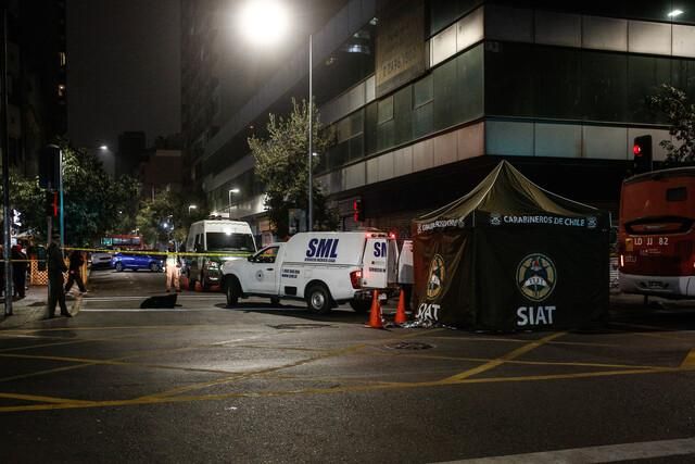 Mortal Hit en Santiago: Micro abrumó a dos mujeres en un cruce de peatones - agencia uno