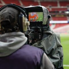 Madrid, 04/2025.- Una cámara este lunes en el Riad Air Metropolitano Stadium. Laliga ha seleccionado la compañía de telecomunicaciones Host Broadcast Services (HBS) para realizar la producción televisiva de Laliga EA Sports (Primera División) y Laliga Hypermotion (Segunda División) durante las próximas cinco temporadas, que actualmente están a cargo de MediaPro. Mariscal