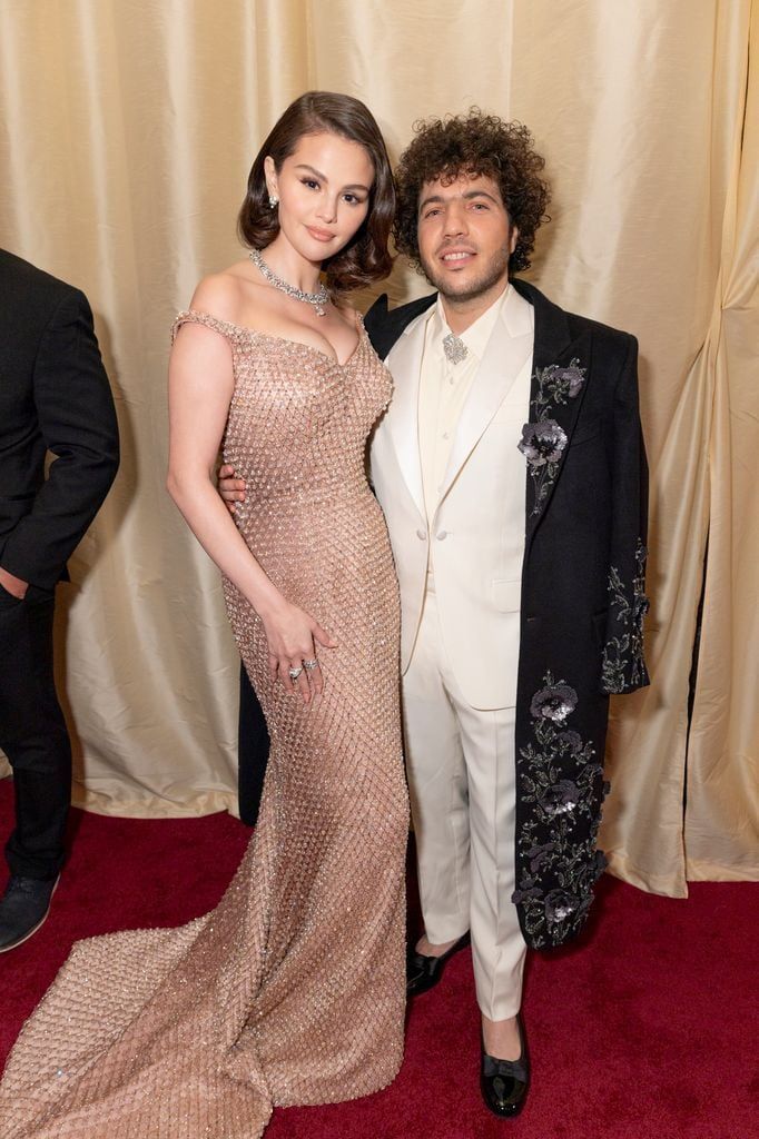 Benny Blanco y Selena Gomez en los Oscar