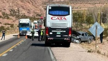 Un camión volcó y el