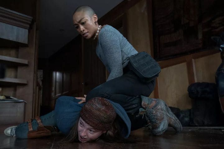 Ellie presencia el asesinato de Joel sin poder hacer nada para impedir