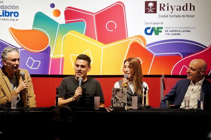 Diego Sehinkman, Manu Jove, Maia Jastreblansky y Carlos Pagni. Foto: Martín Bonetto
