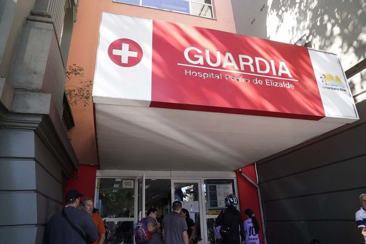 En marzo pasado, en el Hospital Elizalde agredieron a un empleado con un cuchillo. Foto: Fernando de la Orden.
