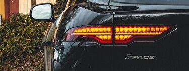 El automóvil eléctrico se ralentiza sin pisar el pedal del freno. Es hora de criar las luces traseras