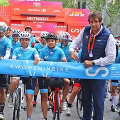 Las mujeres en bicicleta brilla al comienzo de la gira de mujeres en Barcelona