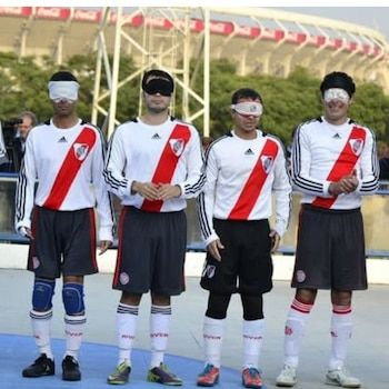 Con la camisa de River
