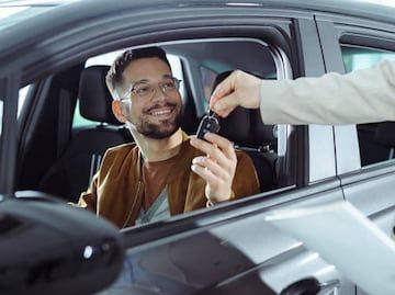 Venta de automóviles nuevos bajo 4.6% en abril; Nissan ha aumentado 6.3%