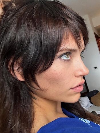 También llevaba su nuevo tribunal
