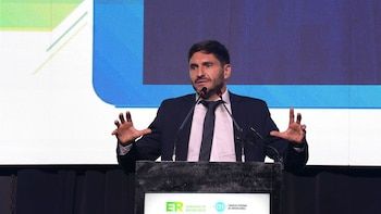 Maximiliano Pullaro habla durante el