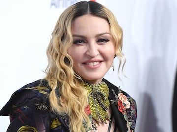 Madonna, de 66 años, sorprende con una tendencia de 'sujetador' en su fiesta de novio 29