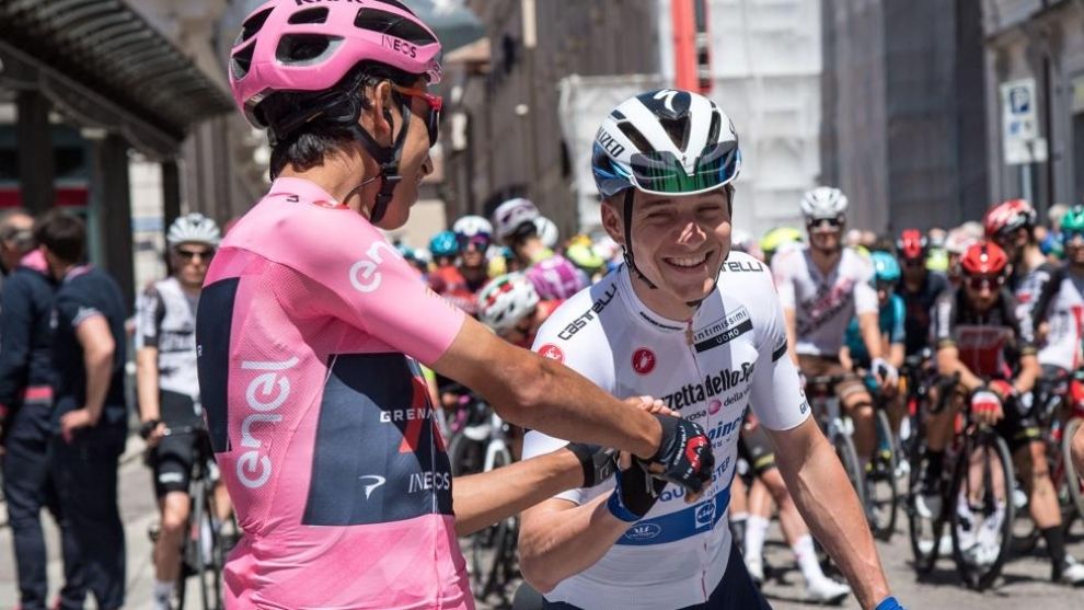 Pose de Evenepoel y Bernal durante la décima etapa del Giro de Italia