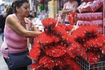 Las flores permanecen entre
