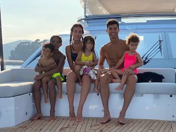 Georgina y Cristiano con su