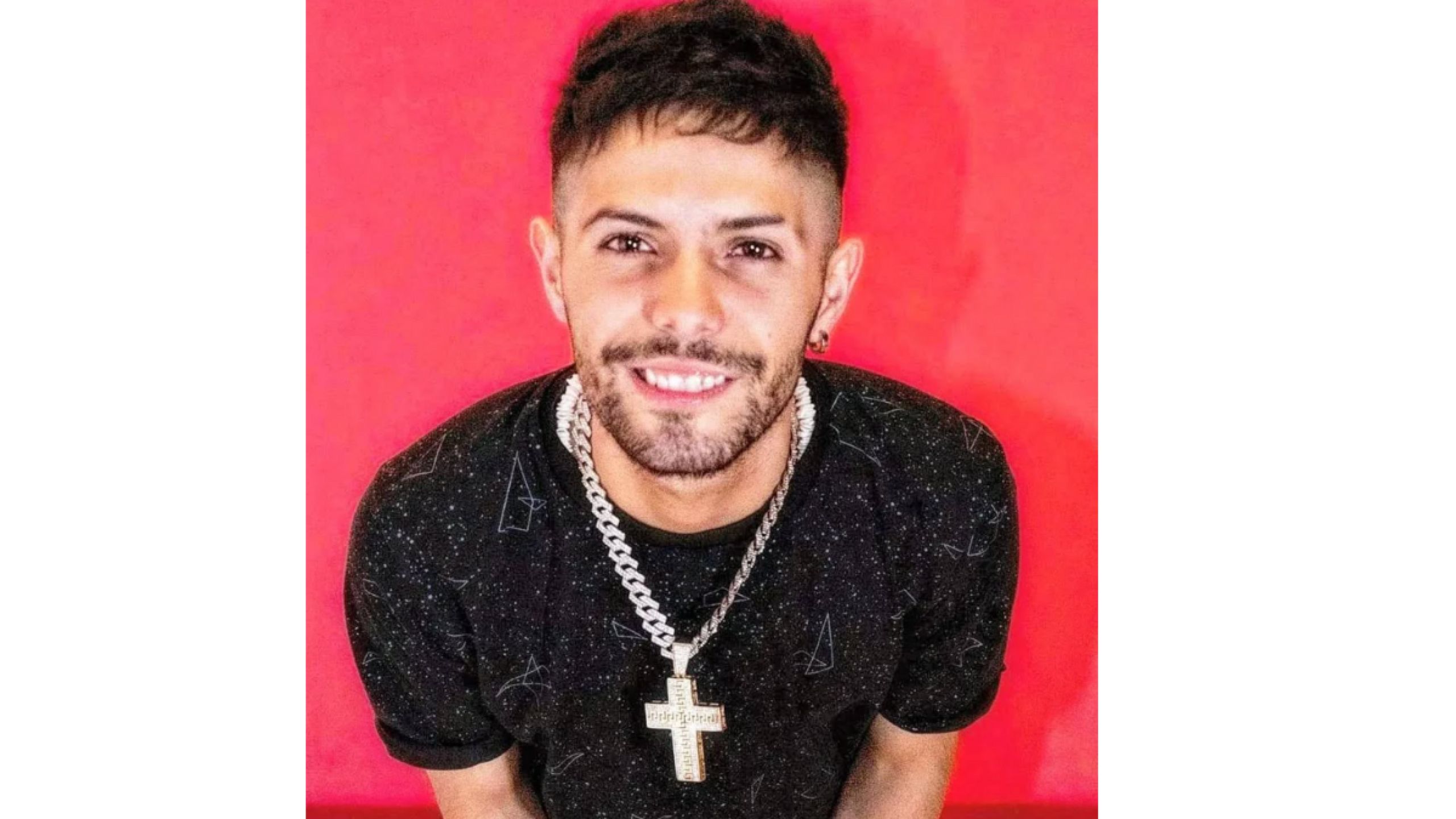 Álex Flores reaparece en