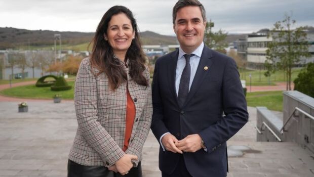 El ministro Mikel Jauregi y el vicepresidente de Pepsic