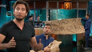Manuel Carrasco lo arroja