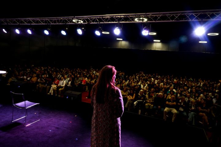 Claudia Álvarez, locutora de la Feria Internacional de Book Buenos Aires. Foto: Cristina Sille.