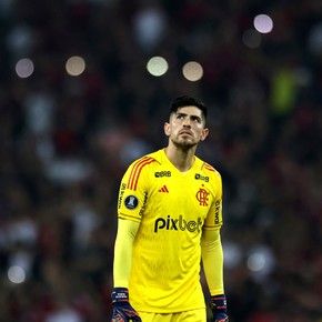 Intento de robo de jugadores de flamengo: el auto de Agustín Rossi fue disparado