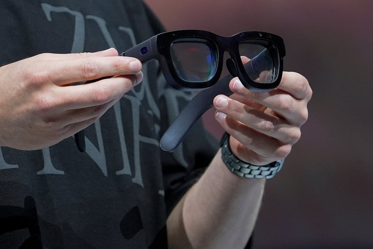 El conductor que rodó a una multitud en Nueva Orleans llevaba las gafas objetivo, reveló el FBI.
