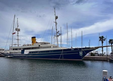 El barco donde Johnny Deppel Filme 'Day Drinker' se filma en Vilanova I La Geltrú