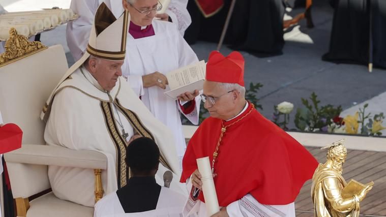 Robert Prevost con el Papa Francisco en septiembre de 2023