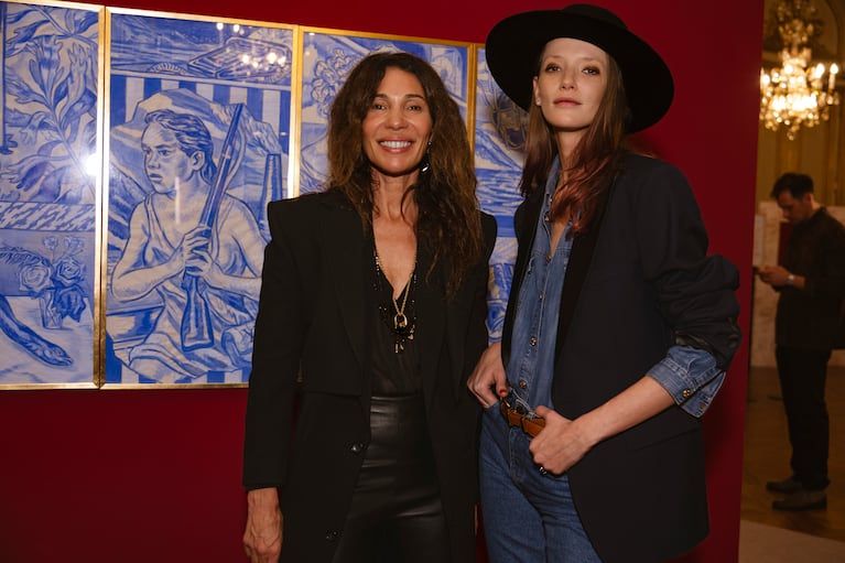 María Cher y Milagros Schmoll en la pre -apertura de Versalles por Nahuel Vecina. (Foto: Grupo de masas)