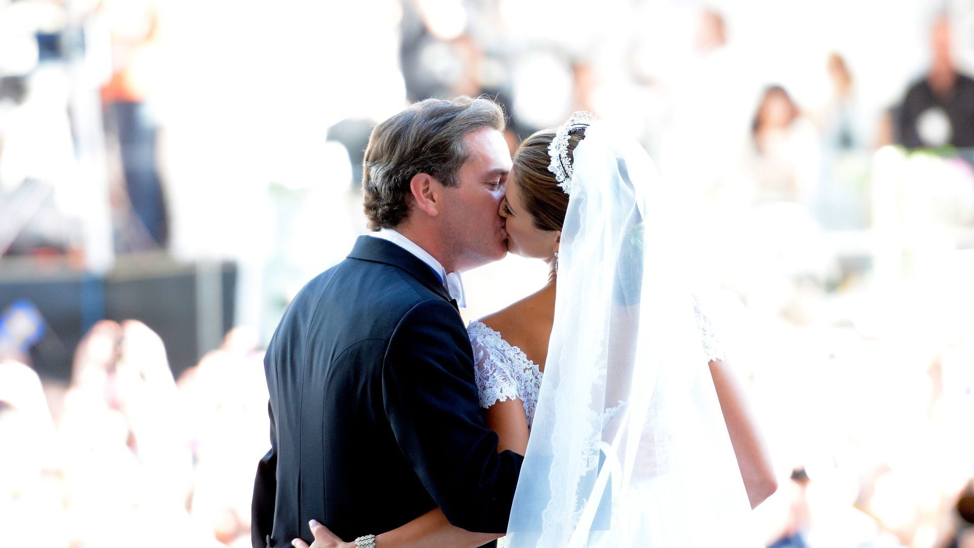 Beso de la princesa Magdalena de Suecia y Christopher O'Neill
