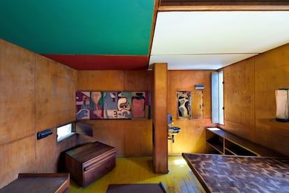 Interior de Cabanon, la cabina construida por Le Corbusier en 1951 en Cap-Martin.
