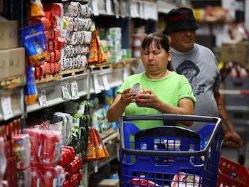 En almacenes, 40%