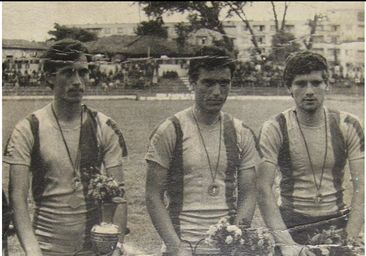 El xhiro, en radio tirana