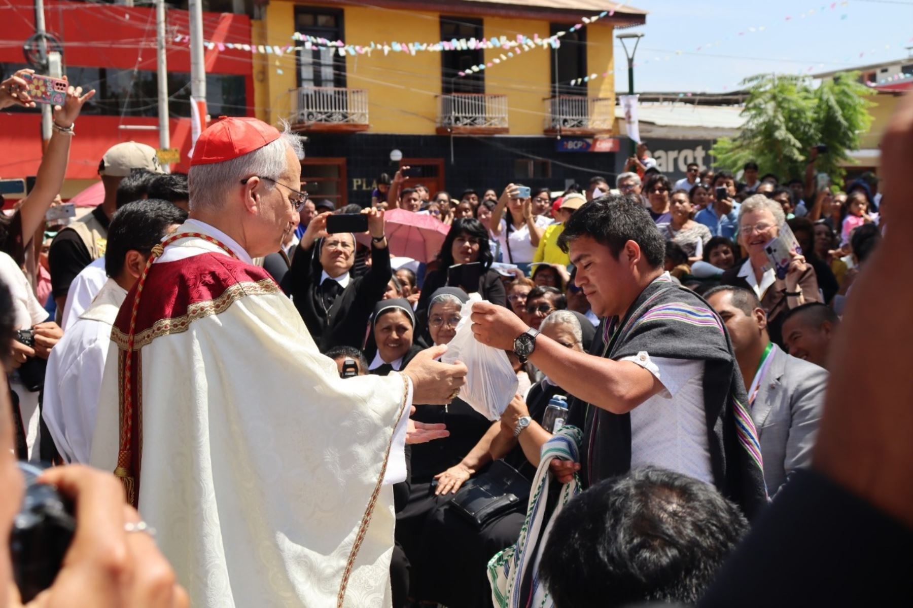 Papa Leo XIV, en una de sus últimas visitas a Chulucanas en 2024. El entonces obispo Robert Francis Prévost trabajó pastoralmente en esta diócesis del norte de Perú desde 1985. Foto de cortesía: Paul Suion Suion Papa Leo XIV, en una de sus últimas visitas a Chulucanas en 2024. El entonces obispo Robert Francis Prévost trabajó pastoralmente en esta diócesis del norte de Perú desde 1985. Foto de cortesía: Paul Suion Suion