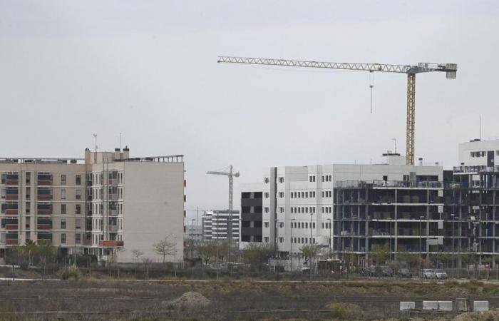 La falta de vivienda en el entorno rural y su alto precio enfoca las afirmaciones de la ley futura en Aragón.