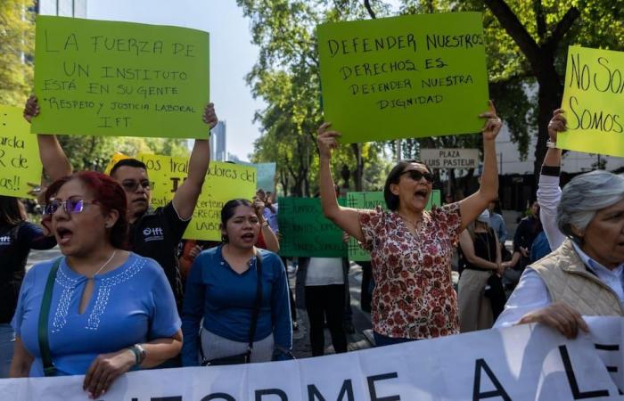 Antes de la extinción de IFT, los trabajadores protestan en el Senado; Acusan a que no hay tablas de diálogo para una transición -.
