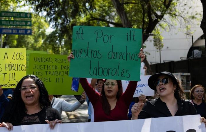 Antes de la extinción de IFT, los trabajadores protestan en el Senado; Acusan a que no hay tablas de diálogo para una transición -.