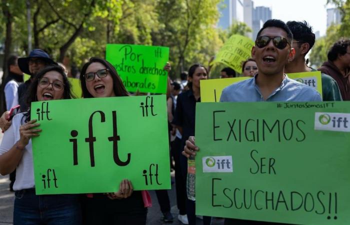 Antes de la extinción de IFT, los trabajadores protestan en el Senado; Acusan a que no hay tablas de diálogo para una transición -.