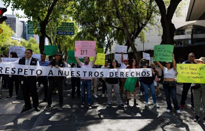 Antes de la extinción de IFT, los trabajadores protestan en el Senado; Acusan a que no hay tablas de diálogo para una transición -.