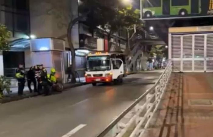 La mujer fue brutalmente atacada con un cuchillo dentro de un autobús en Bucaramanga -.