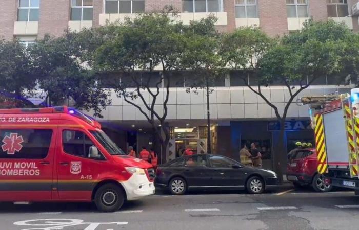 Un muerto y cuatro intoxicados en un incendio en Zaragoza -.