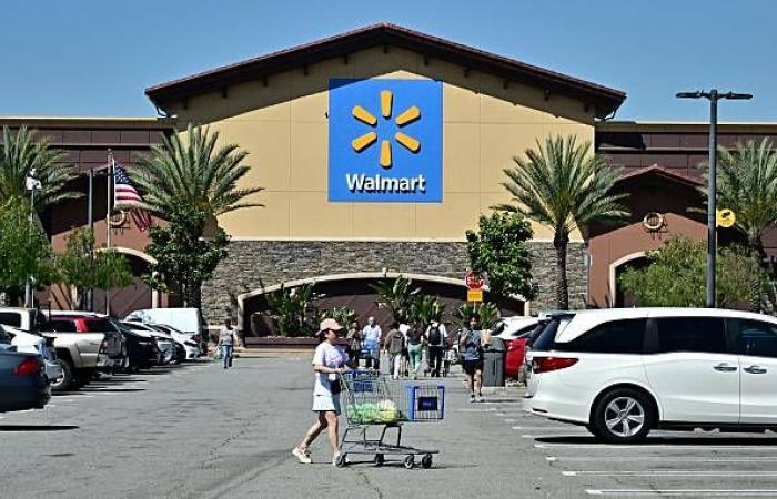 Walmart toma una decisión comercial arriesgada que podría dañar su política más importante.