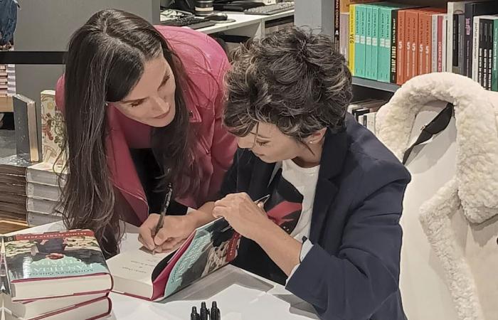Queen Letizia visita una librería desconocida en Madrid -.