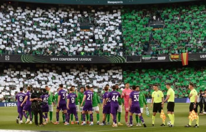 El Fiore ‘Jugadores alucinanos’ con los fanáticos de Betis.