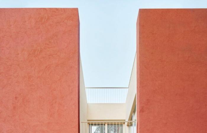 Sin pilares y con la entrada al techo: la casa peculiar que flota muy cerca de Barcelona